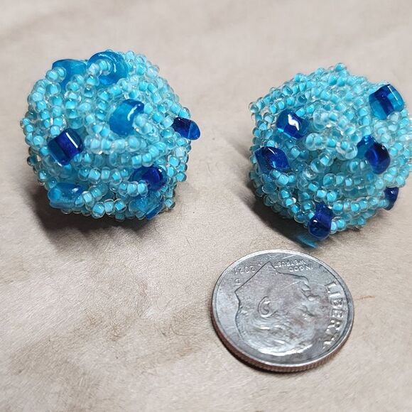 Lisner 1960's Turquoise-Blue Beaded Clip Earrings - Picture 4 of 12